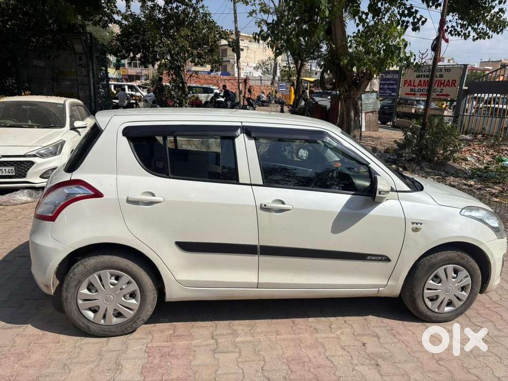 Maruti Suzuki Swift 2015 Petrol 90000 Km Driven