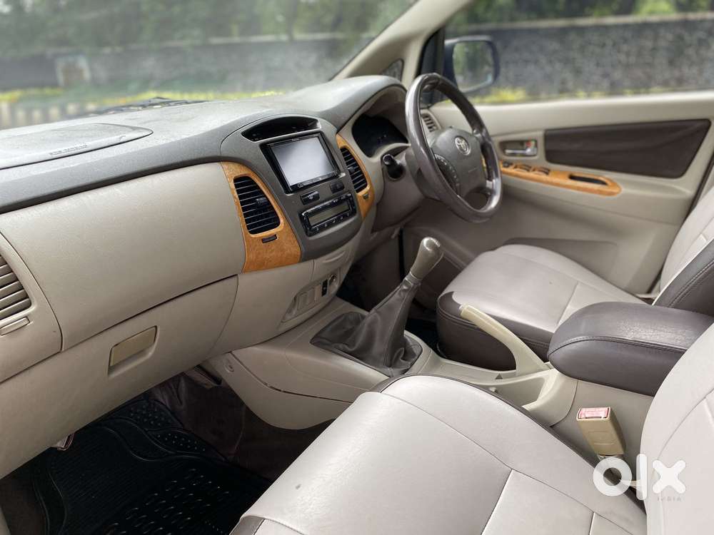 Toyota Innova 2004-2011 2.5 V Diesel 8-seater, 2011, Diesel