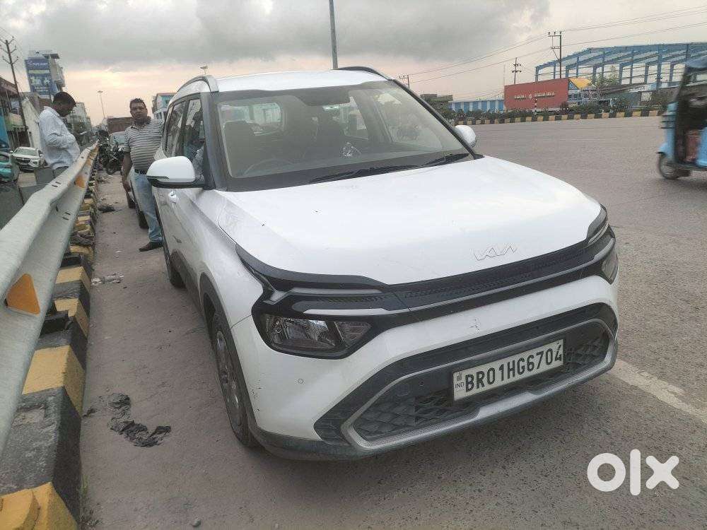 Kia Carens D1.5 6mt Premium 07, 2023, Petrol