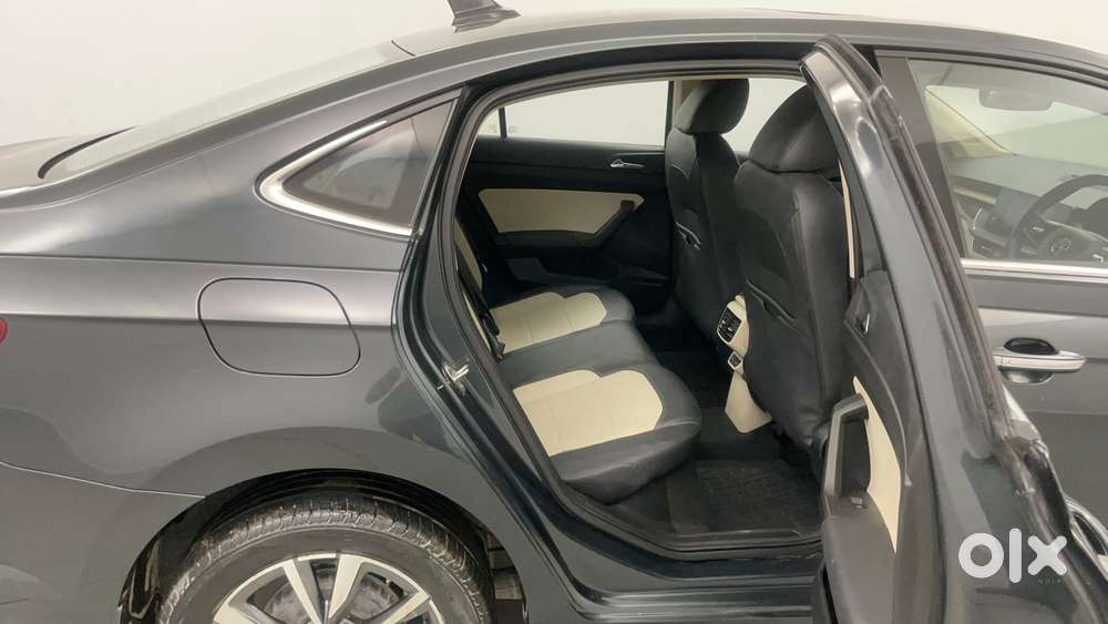 Skoda Slavia Style 1.0l Tsi Mt, 2023, Petrol