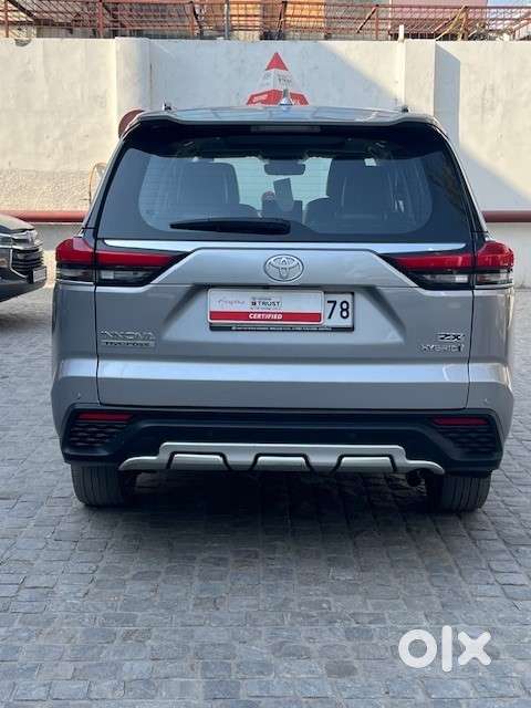 Toyota Innova Hycross 2.0 Zx (o) Hybrid 7 Str, 2023