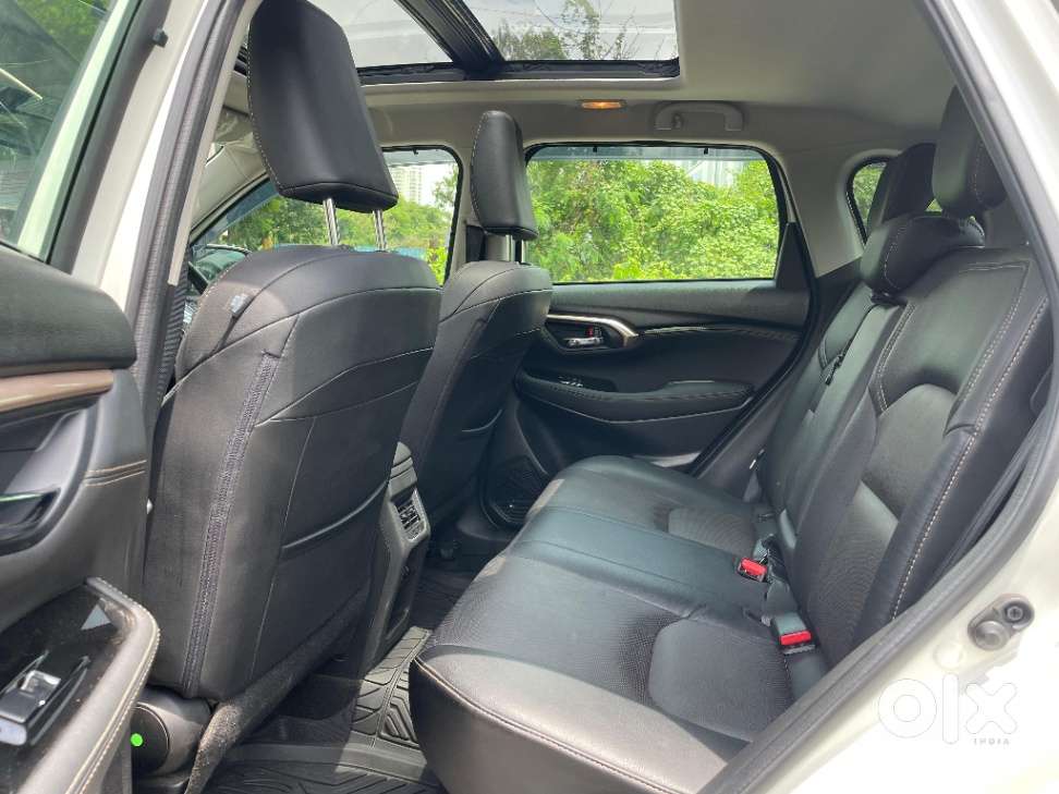 Maruti Suzuki Grand Vitara 1.5 Alpha Plus Intelligent Hybrid Ecvt, 2..