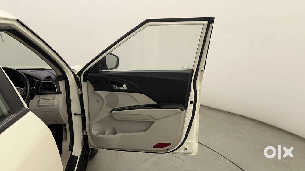 Mahindra Xuv300 W8 (o) 1.5 Diesel Amt, 2022, Diesel