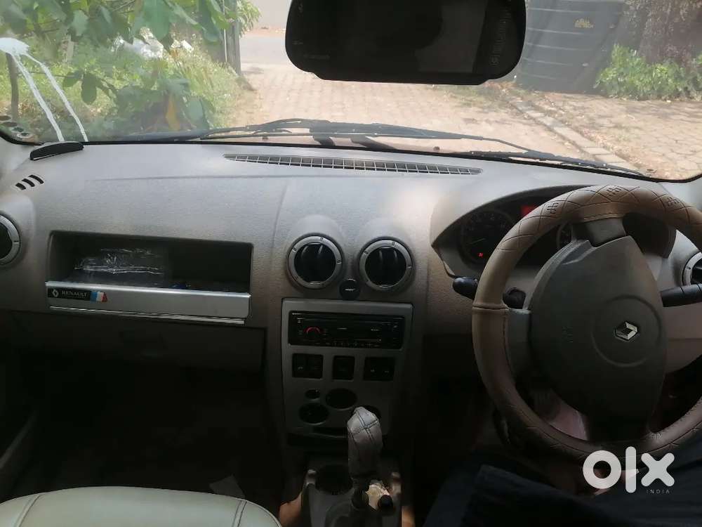 Accident: No
Condition: Good Condition 
Colour: Red
Bluetooth:yes