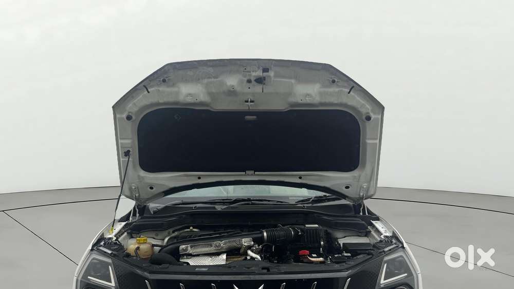 Mahindra Xuv 3xo Ax5 1.5 Diesel Autoshift Plus, 2024, Diesel