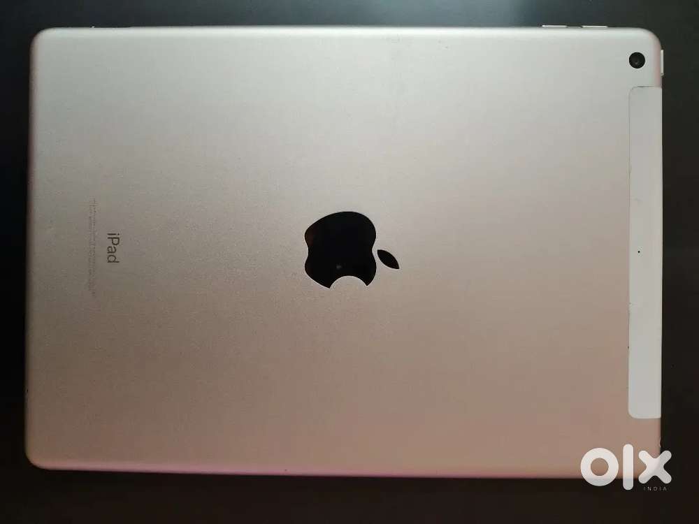Ipad 5th gen 32GB cellular (Silver) Excellent grade - Tablets in
