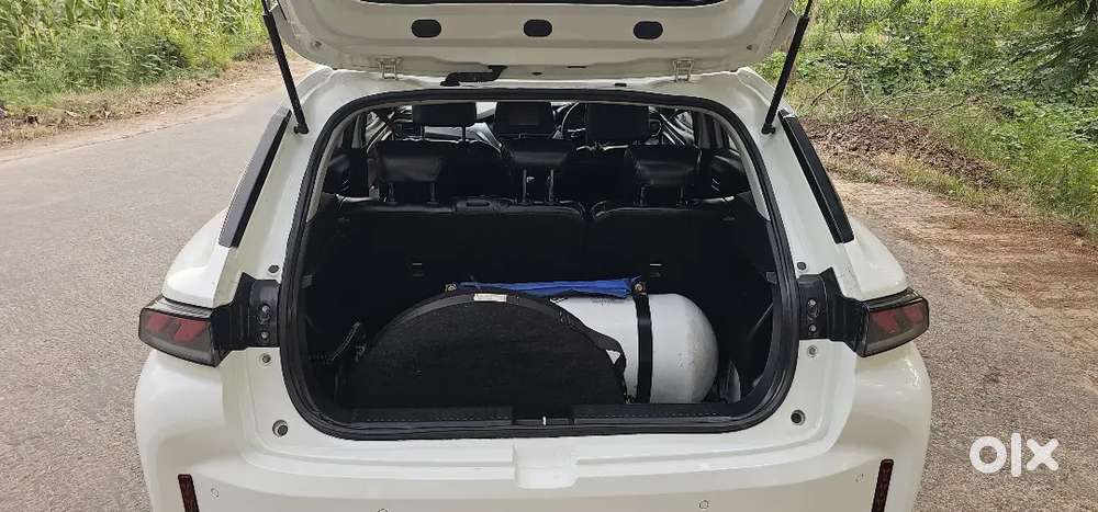 Maruti Suzuki Fronx 2025 Cng & Hybrids 10400 Km Driven
