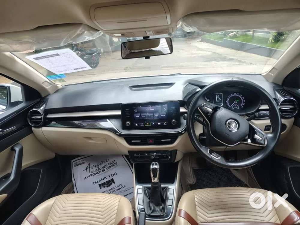 Skoda Slavia Ambition 1.0l Tsi At, 2022, Petrol