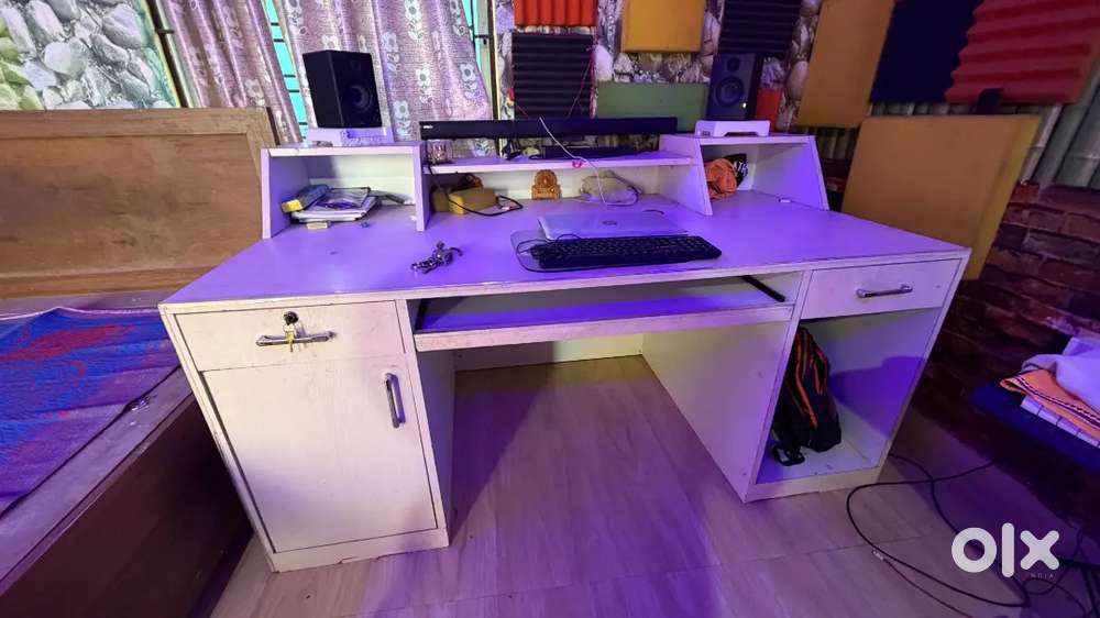 Studio table