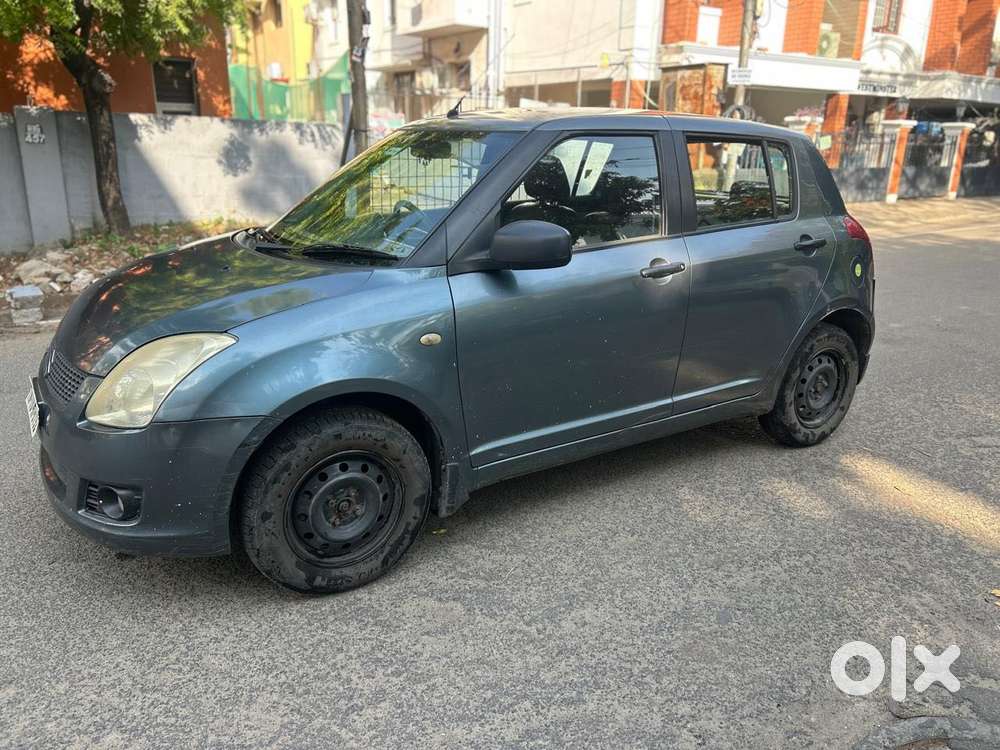Maruti Suzuki Swift Vxi + Manual, 2011, Petrol