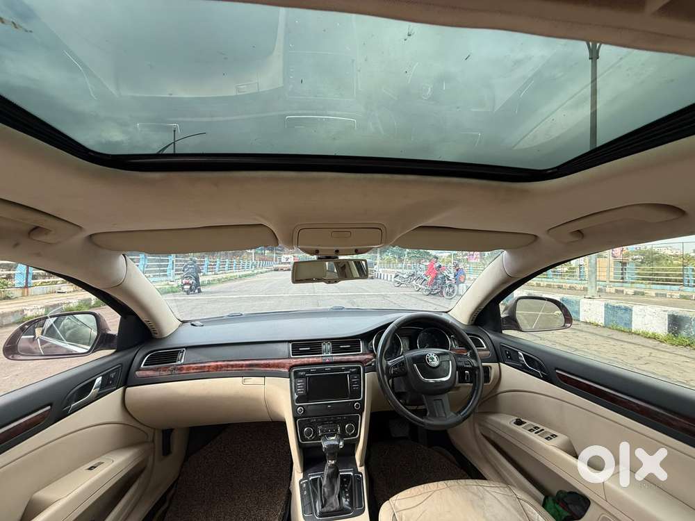 Skoda Superb { }2.0 Elegance Tdi At, 2013