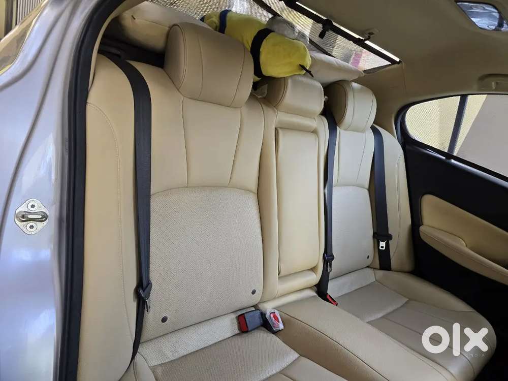 Single Handed Used Car , Dr's Car Clean Interior