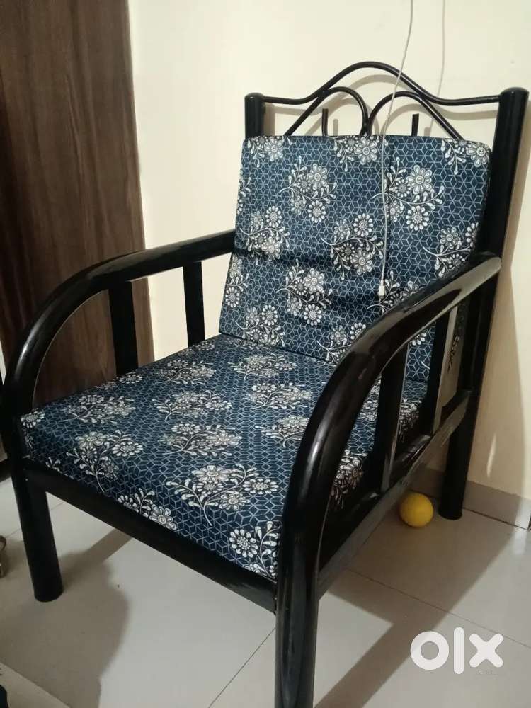 Sofa chair 3 months old (2 chair)