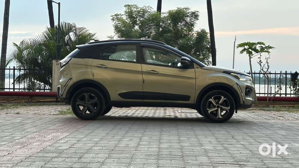Tata Nexon, 2023, Petrol