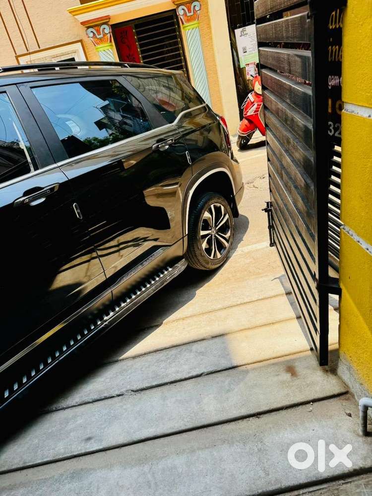 Mg Hector Plus 2023 Petrol Well Maintained