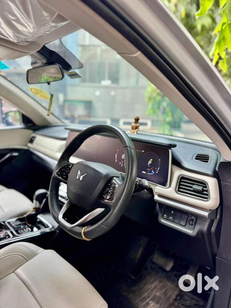 Mahindra Xuv700 2.0 Ax 7 Petrol At Str, 2024, Petrol