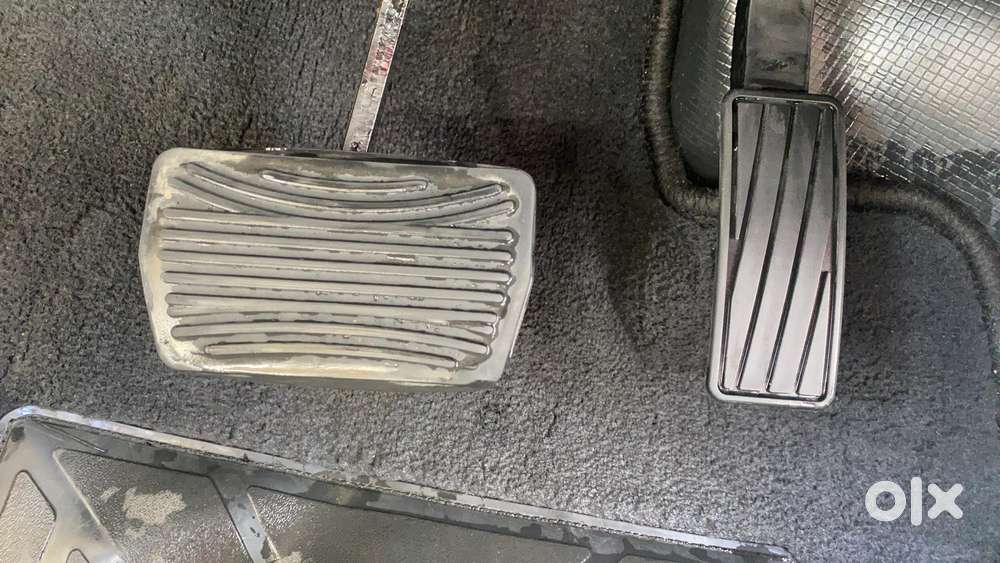 Mahindra Xuv300 1.2 W8 (o) Amt Petrol, 2021, Petrol