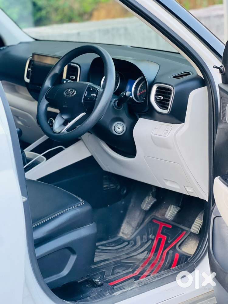 Hyundai Venue Petrol Manual 2023