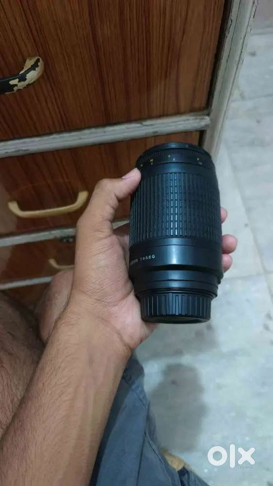 Nikon AF NIKKOR

70-300mm

1:4-5.66