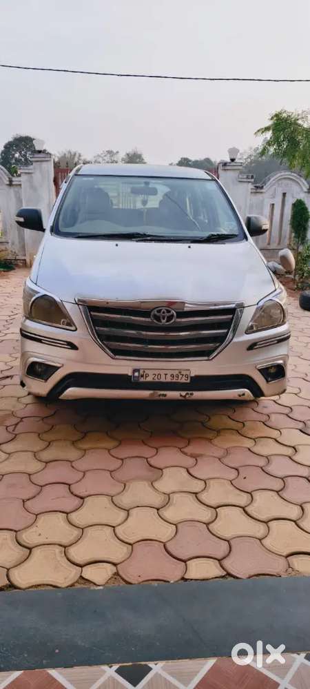 Toyota Innova Model  2015 Urgent Sell Contact Kriye Jisko Lena Hai