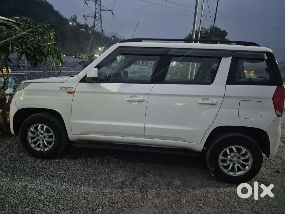 Mahindra Tuv 300 2017 Diesel 123000 Km Driven