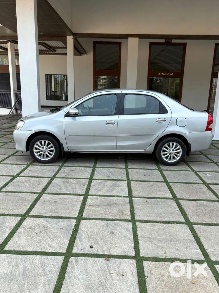 Toyota Etios V, 2013, Petrol