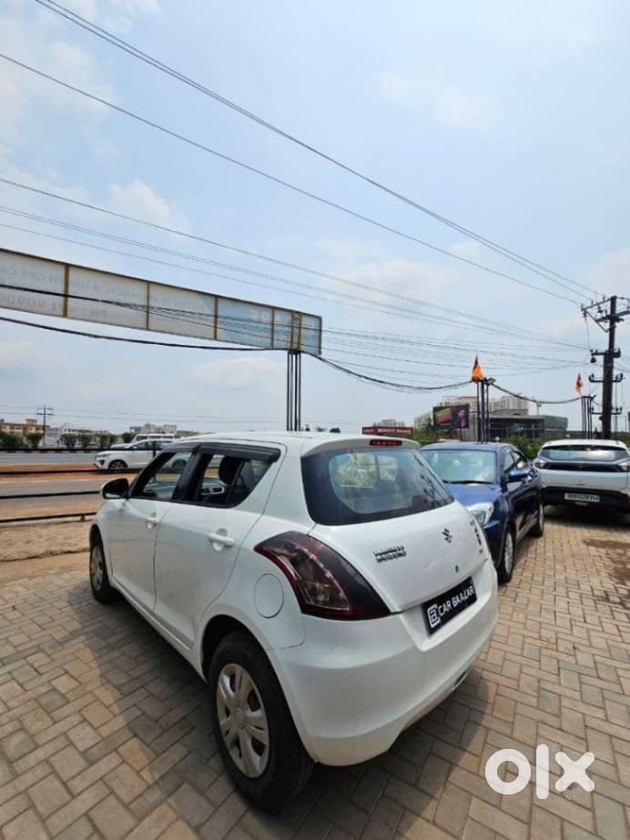 Maruti Suzuki Swift Vxi + Manual, 2016, Petrol
