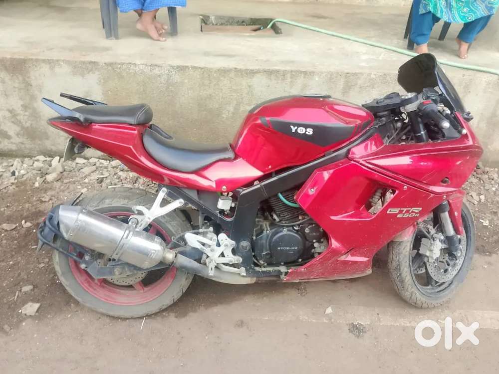 Hyosung GT650R 2017 Bike