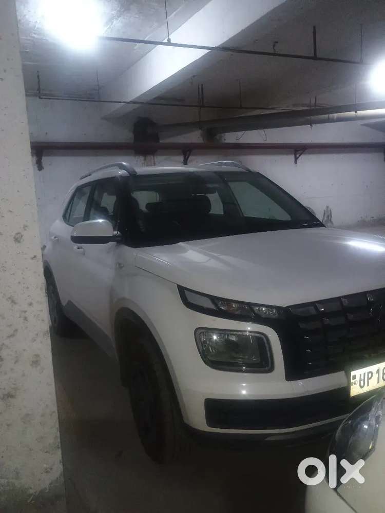 Hyundai Venue 2024 S Petrol 14,000 Km Driven Showroom Condition.