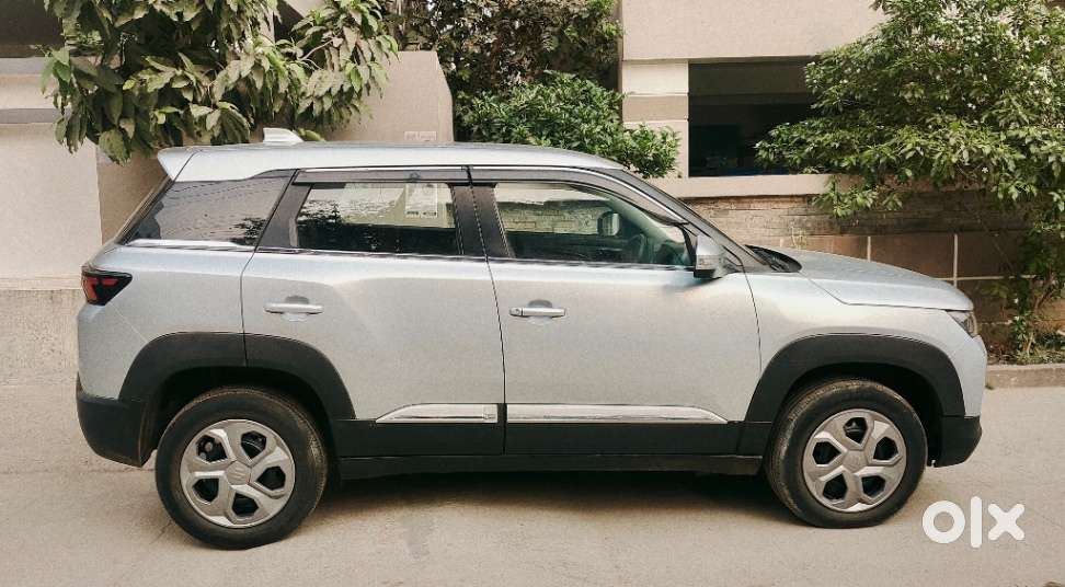 Maruti Suzuki Brezza 1.5 Vxi Smart Hybrid, 2023, Petrol