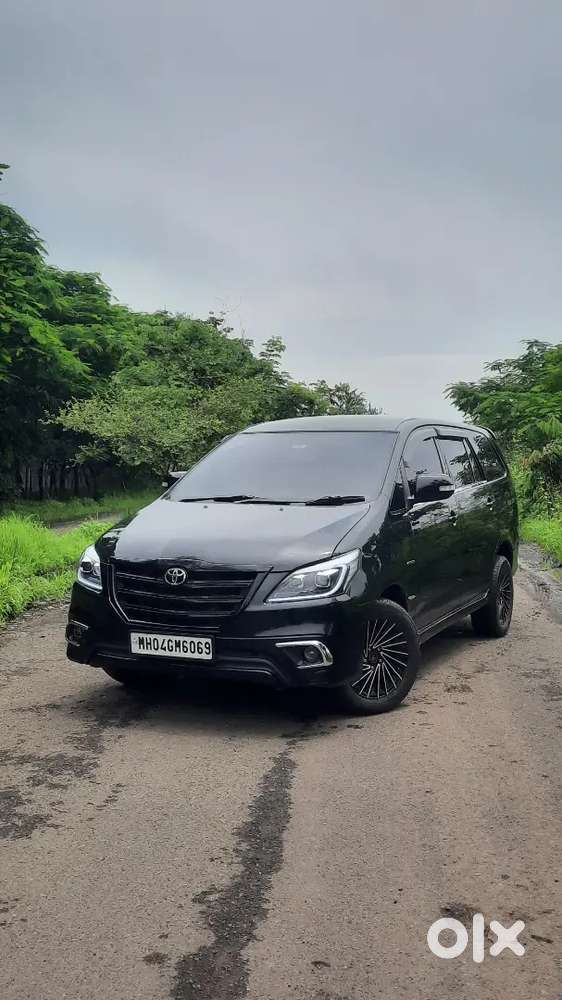 Toyota Innova 2014  2.5 V (mafia Spec)