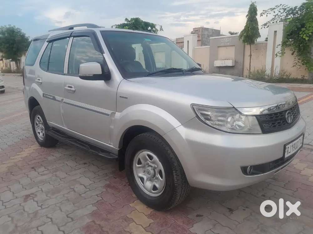 Tata Safari Storme 2015