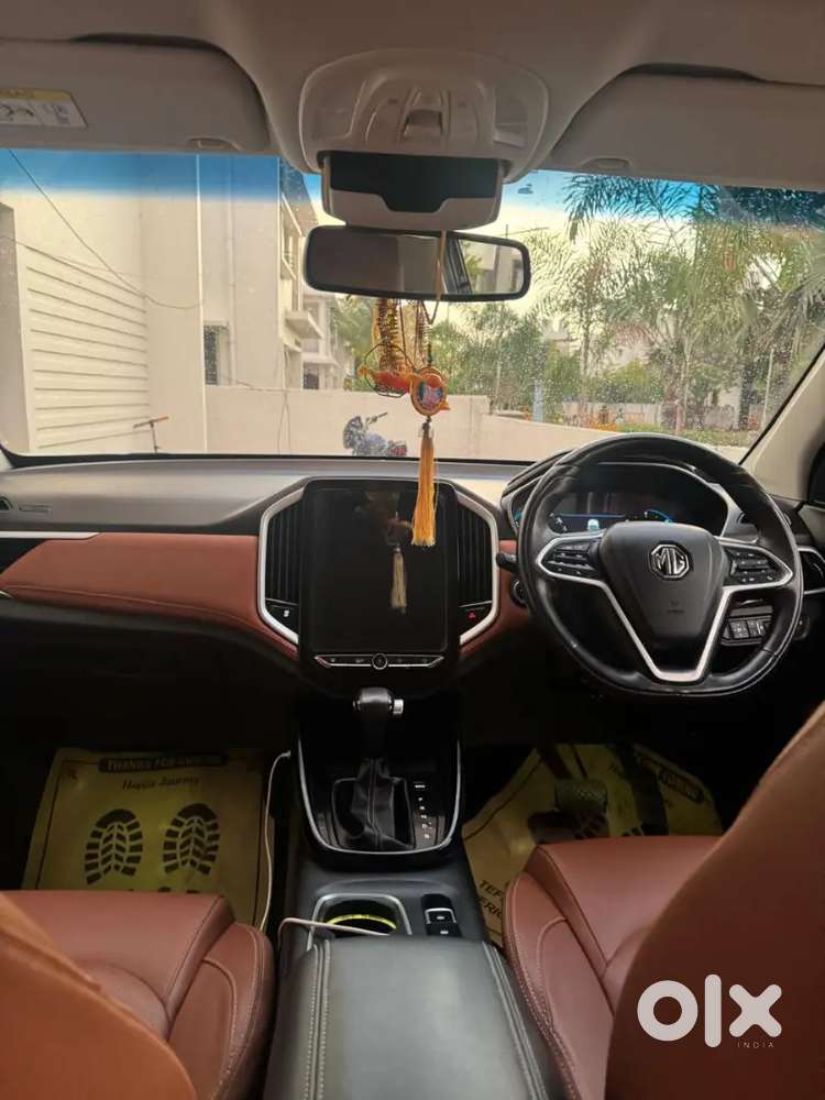Mg Hector Plus 2021 Petrol Automatic Sharp Top End