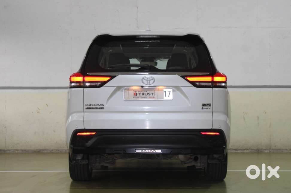 Toyota Innova Hycross 2.0 Zx Hybrid 7 Str, 2025, Petrol