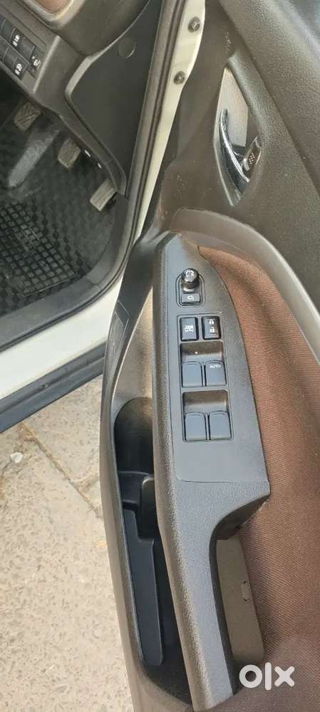 Maruti Suzuki Vitara Brezza 2022 .petrol , Sunroof