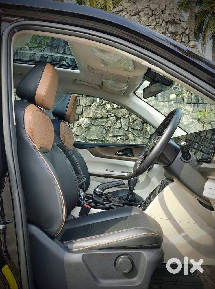 Mahindra Xuv700 2.2 Ax 7 Diesel Mt Str, 2026, Diesel