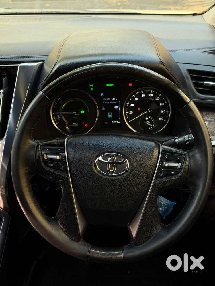 Toyota Vellfire 2.5 Hybrid, 2023, Petrol