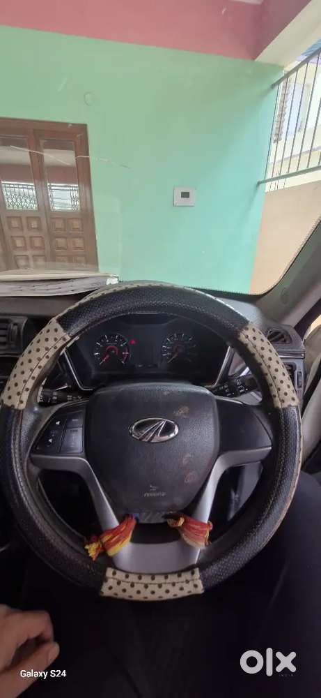 Mahindra Kuv 100