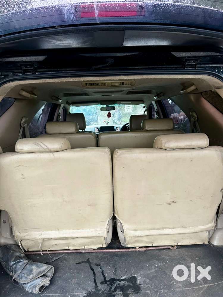 Black Toyota Fortuner 4x4
