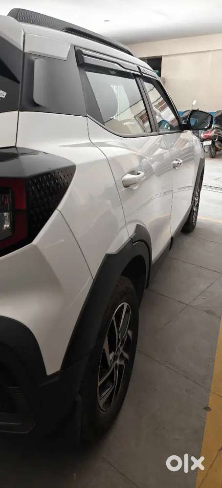 2024 Mahindra 3xo Ax5l 1.2 Tgdi Mt | Warranty | 10,400 Kms