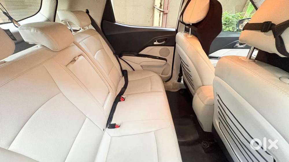 2022 Xuv300 W8(o) Amt  13k Km  1st Owner  Top Model