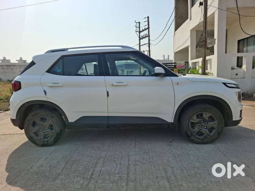 For Sale: Pre-owned Hyundai Venue Facelift – Impeccable Condition, Fea