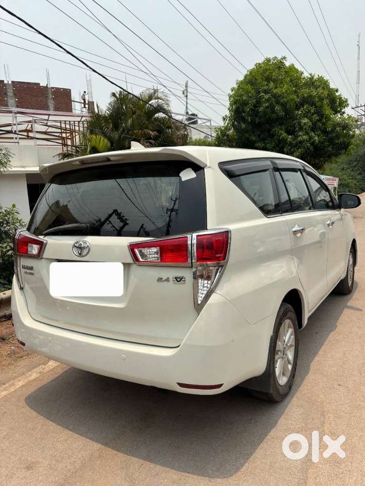 Toyota Innova Crysta 2.4 V, 2016, Diesel