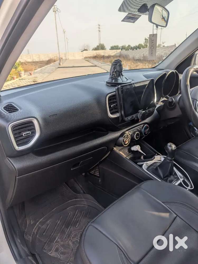 Brand New Venue Top Condition Petrol Variant