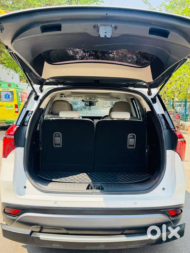 Mahindra Xuv700 Ax7l 6 Str At, 2025, Diesel
