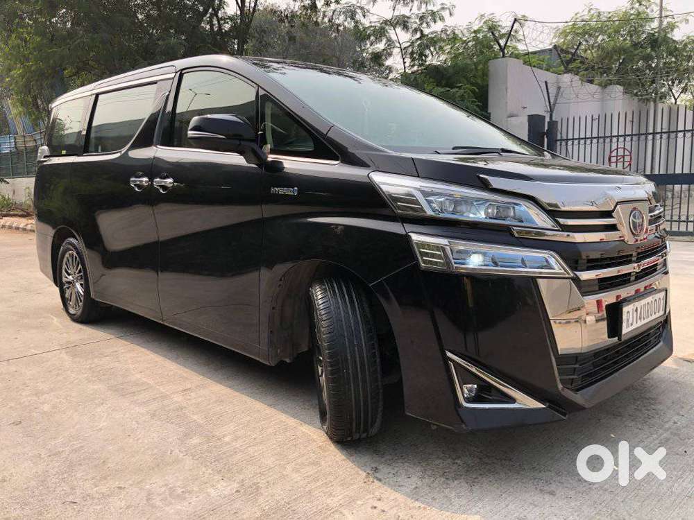 Toyota Vellfire 2.5 Executive Lounge, 2023, Cng & Hybrids