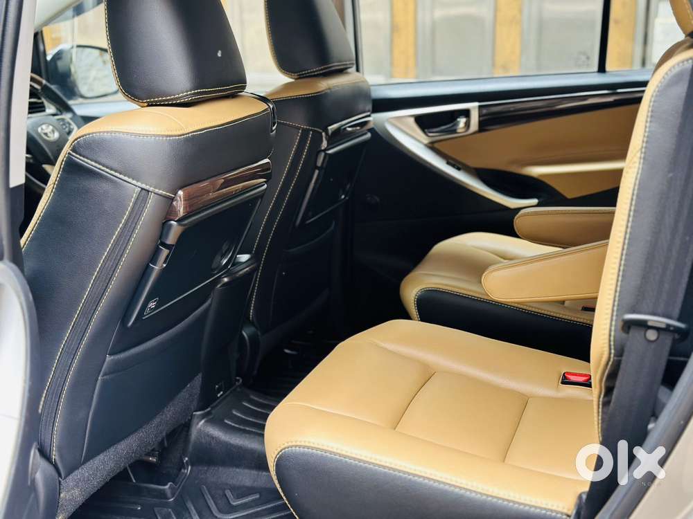 Toyota Innova Crysta 2.8 Zx At 7 Seater, 2017, Diesel