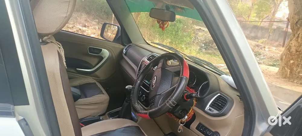 Mahindra Tuv 300 Plus 2020