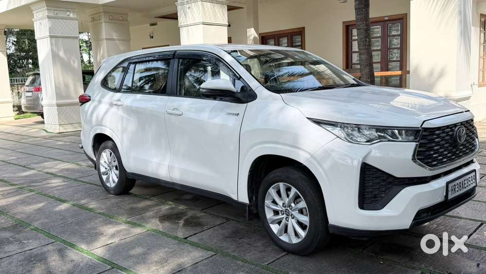 Toyota Innova Hycross Hybrid 2023