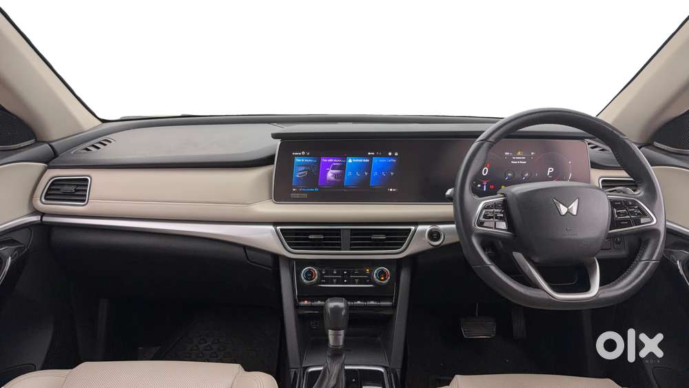 Mahindra Xuv700 2.0 Ax 7 Petrol Mt Str, 2021, Petrol